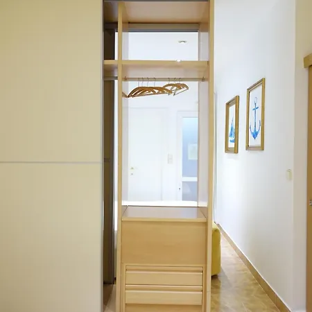 Rooms-shared Flat منزل للإقامة