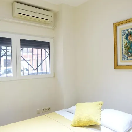 Rooms-shared Flat * فالنسيا